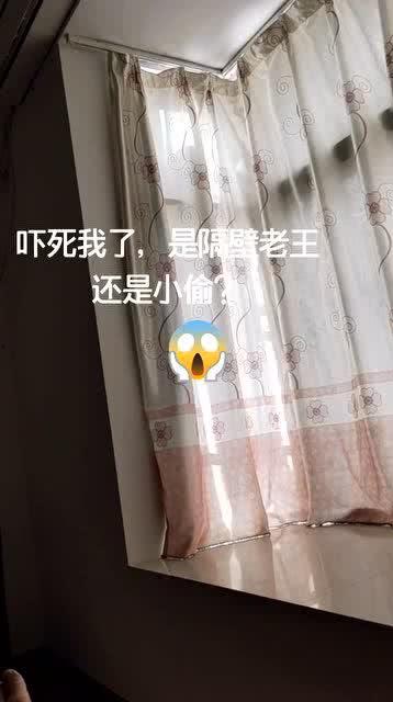 窗户边有人,窗边窥见的人间百态